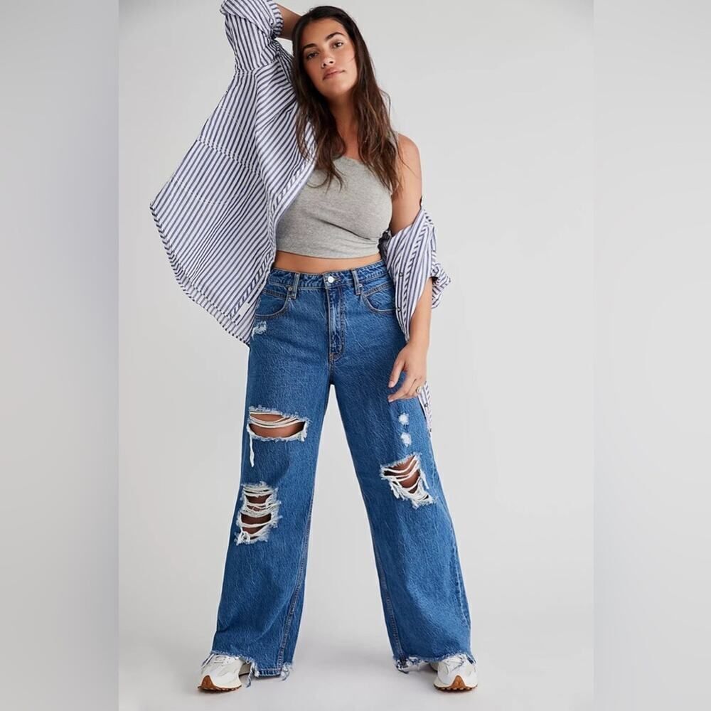 We The Free CRVY Destructed Straight-Leg Jeans Wide Leg Baggy Size 32 Blue Denim